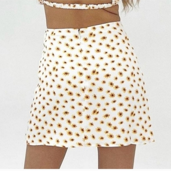 WeWoreWhat Ditsy Floral Skirt - Picture 2 of 8